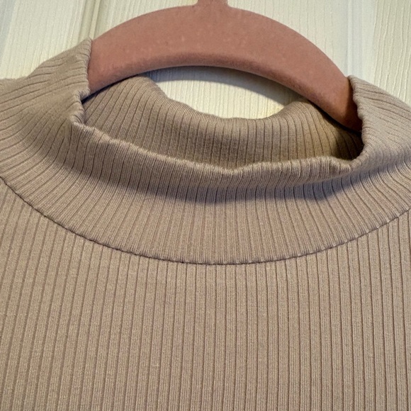 Long Sleeve Ribbed Top - Picture 2 of 4